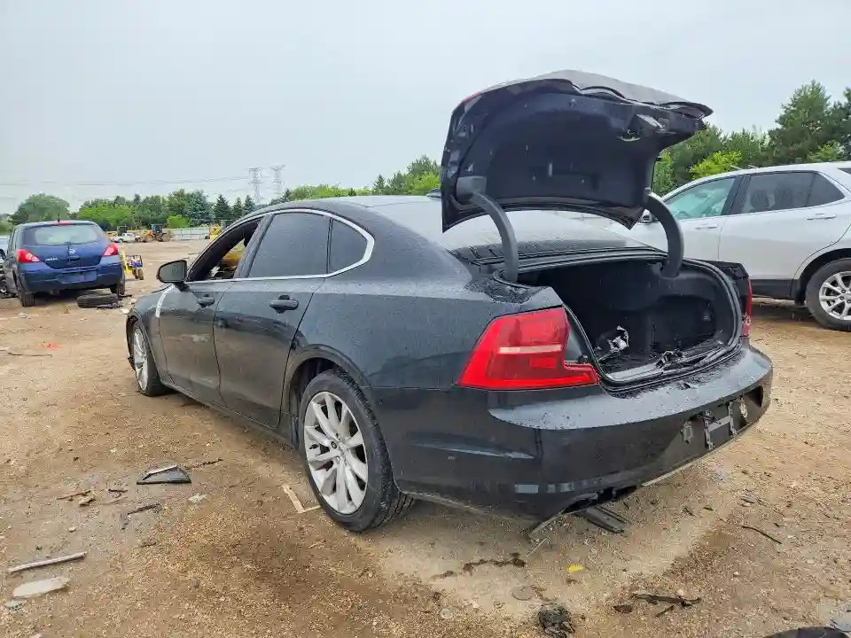 YV1A22MK4H1012321 2017 VOLVO S90-1