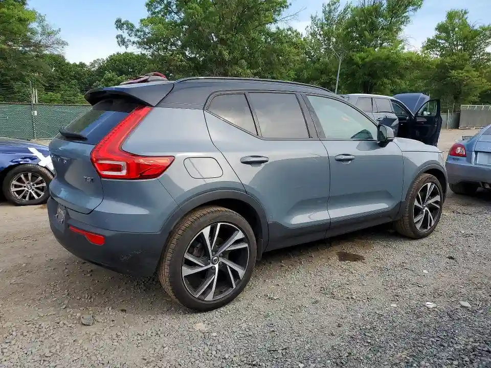 YV4162UM6M2417061 2021 VOLVO XC40-2