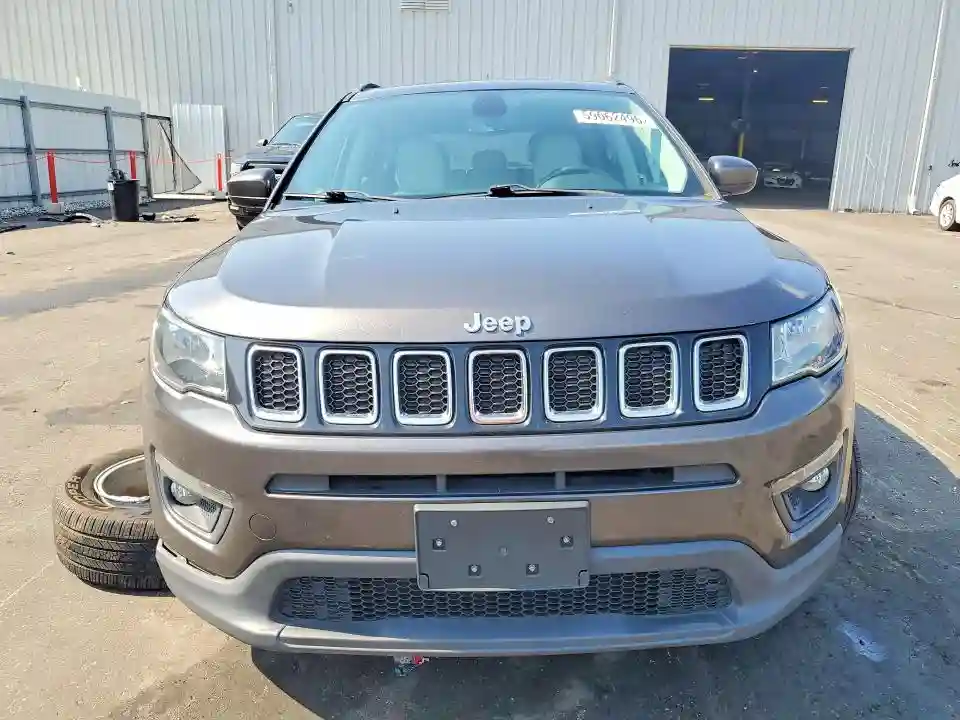 3C4NJDBB5LT238281 2020 JEEP COMPASS-4