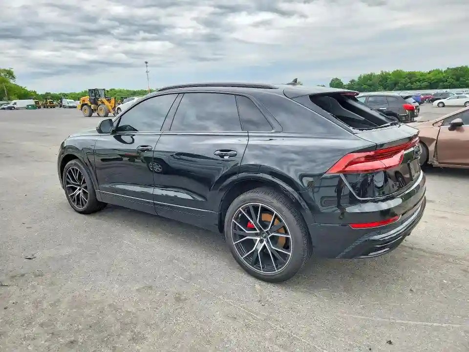 WA1EVBF11ND001235 2022 AUDI Q8-1
