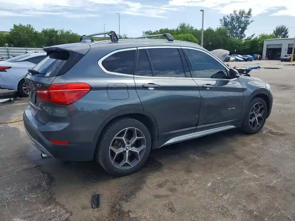 WBXHU7C33H5H36022 2017 BMW X1-2