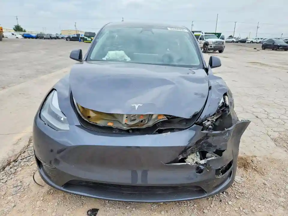 7SAYGDEF2PF813695 2023 TESLA MODEL Y-4