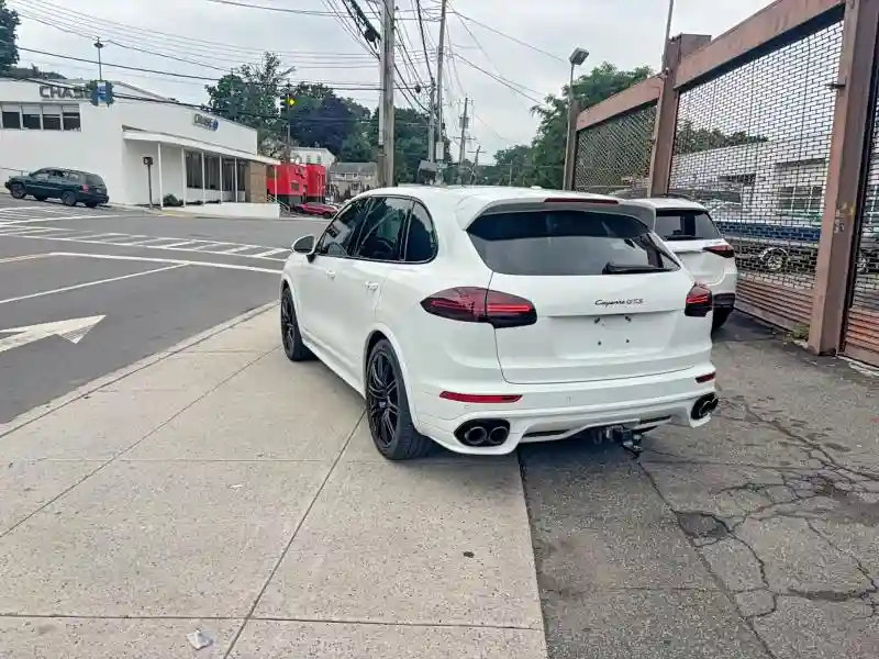 WP1AD2A21GLA79142 2016 PORSCHE CAYENNE-2