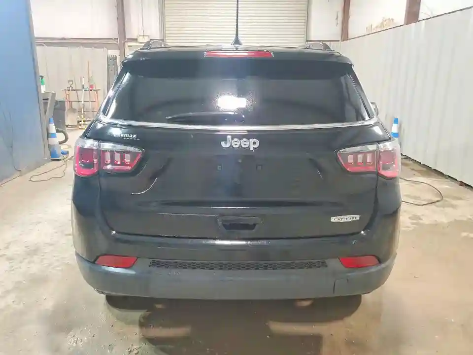 3C4NJCBB1JT102706 2018 JEEP COMPASS-5
