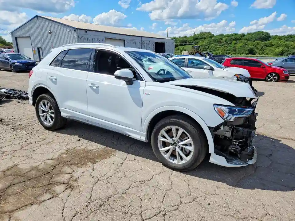WA1DECF39R1208952 2024 AUDI Q3-3