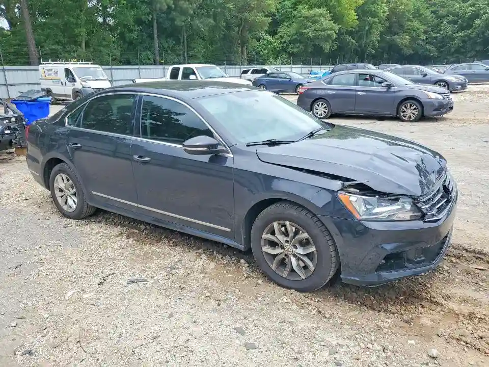 1VWAT7A33HC044076 2017 VOLKSWAGEN PASSAT-3