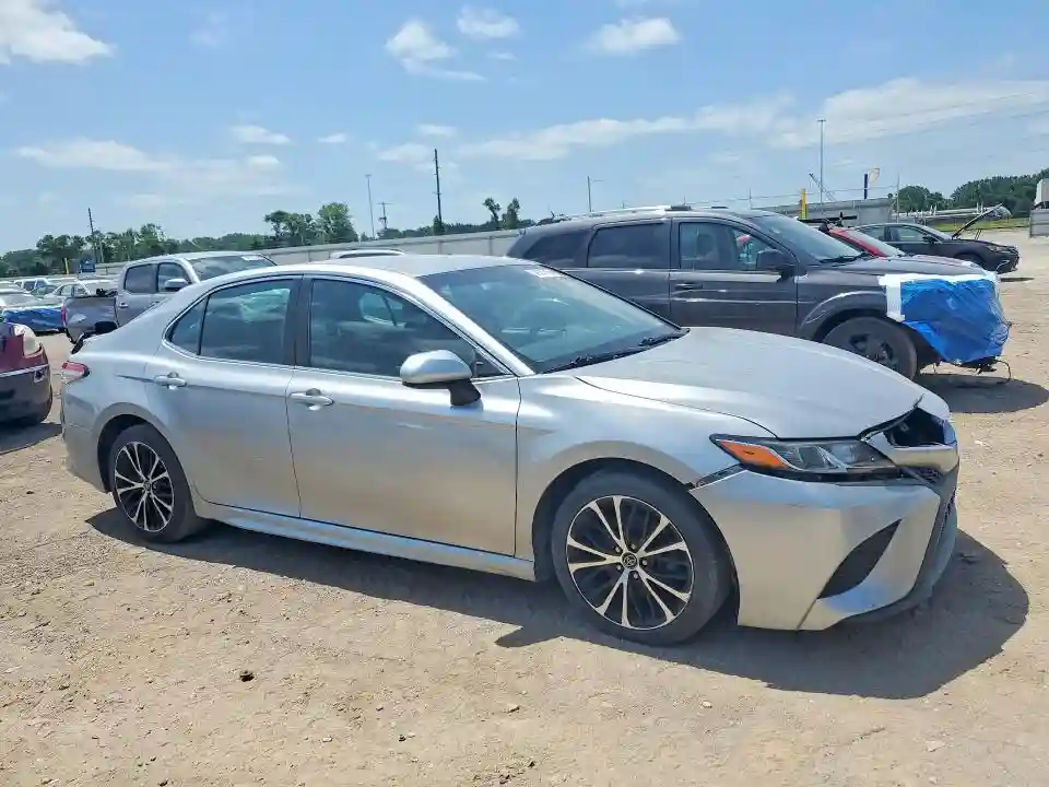 4T1B11HK3JU567357 2018 TOYOTA CAMRY-3
