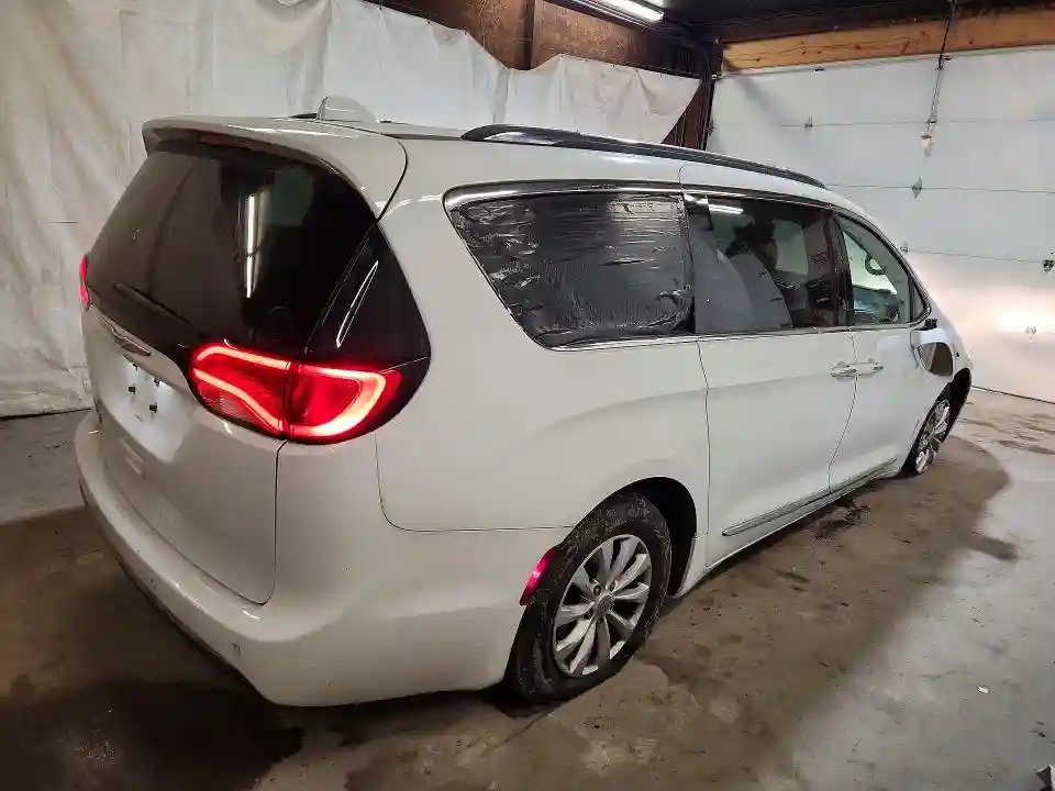2C4RC1BG7JR149379 2018 CHRYSLER PACIFICA-2