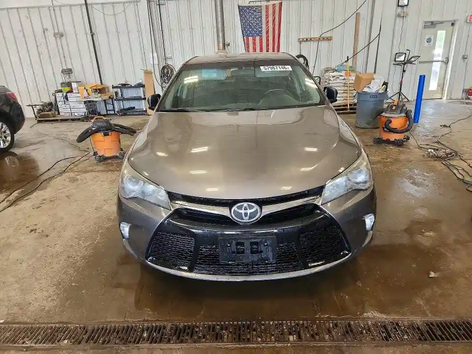 4T1BF1FK0HU381189 2017 TOYOTA CAMRY-4