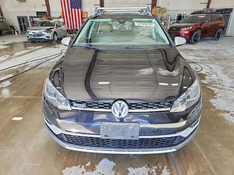 3VWH17AU9JM756237 2018 VOLKSWAGEN GOLF-4