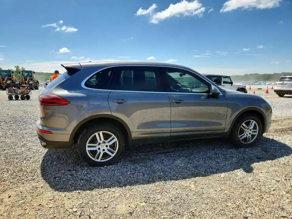 WP1AA2A26HKA92064 2017 PORSCHE CAYENNE-2