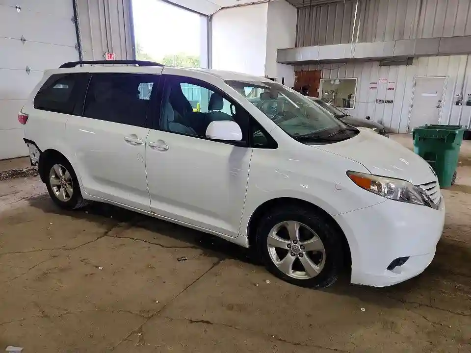 5TDKZ3DC5HS802993 2017 TOYOTA SIENNA-3