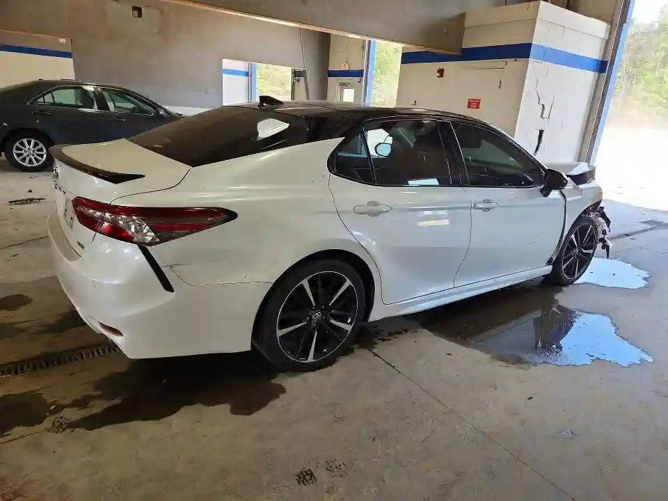 4T1BZ1HK6JU020365 2018 TOYOTA CAMRY-2