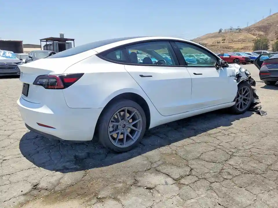 5YJ3E1EAXPF566152 2023 TESLA MODEL 3-2