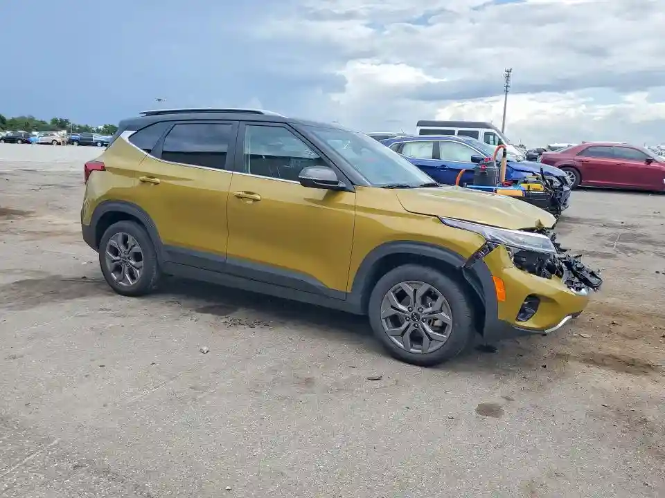 KNDEU2AA8R7577697 2024 KIA SELTOS-3