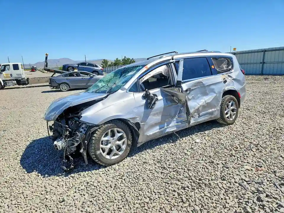 2C4RC1GG3JR320380 2018 CHRYSLER PACIFICA-0