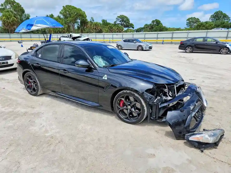 ZARFAEAV2H7518277 2017 ALFA ROMEO GIULIA-3