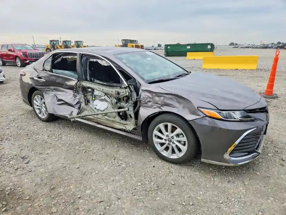 4T1C11AK7MU601898 2021 TOYOTA CAMRY-3