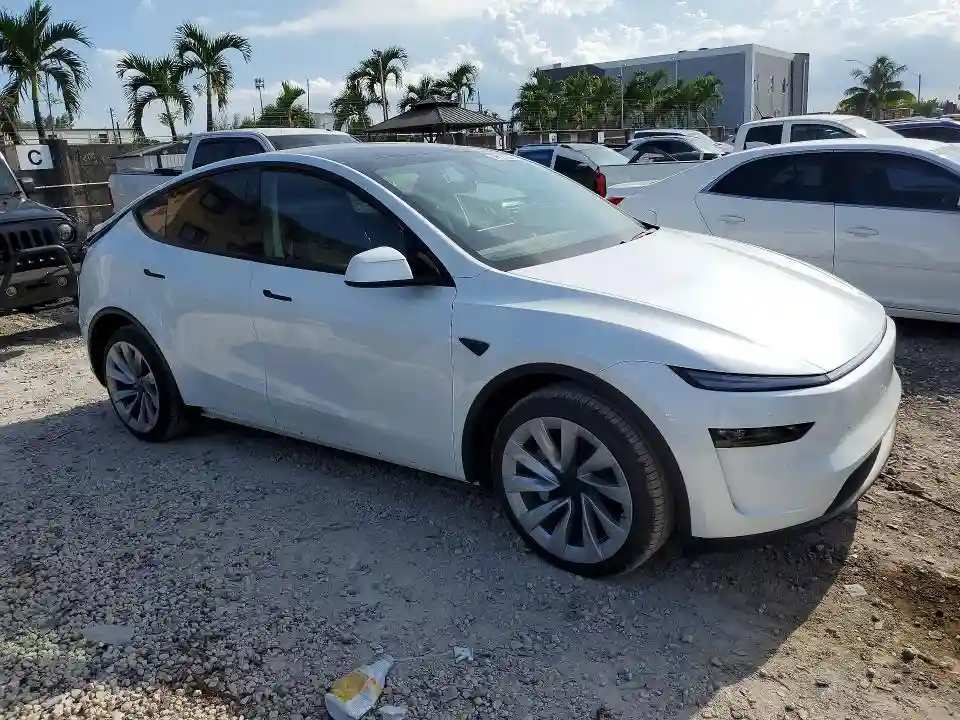 7SAYGDED9TA500973 2026 TESLA MODEL Y-3