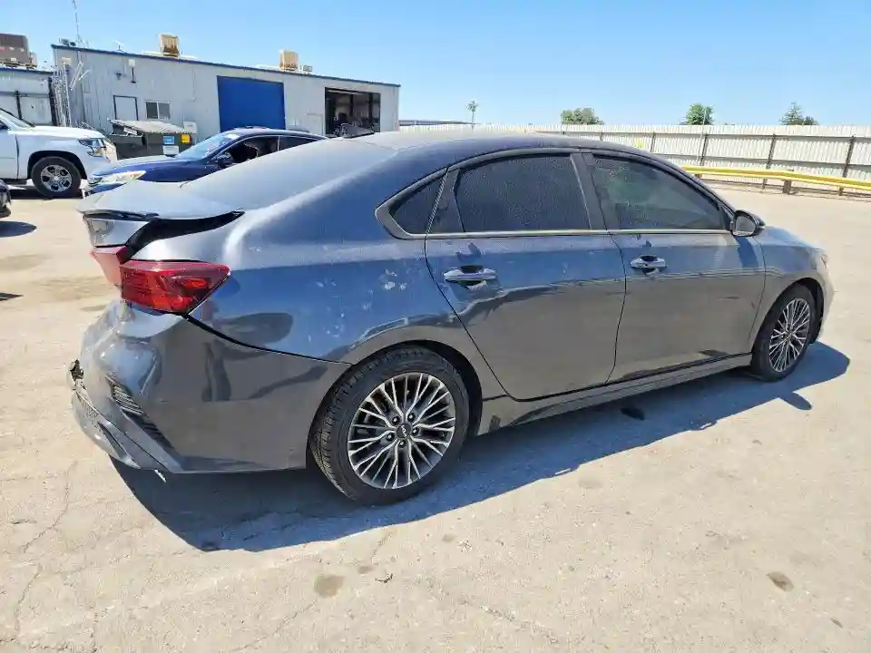 3KPF54AD1RE759670 2024 KIA FORTE-2