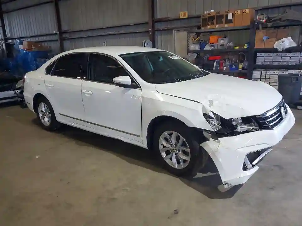 1VWAT7A37HC025403 2017 VOLKSWAGEN PASSAT-3