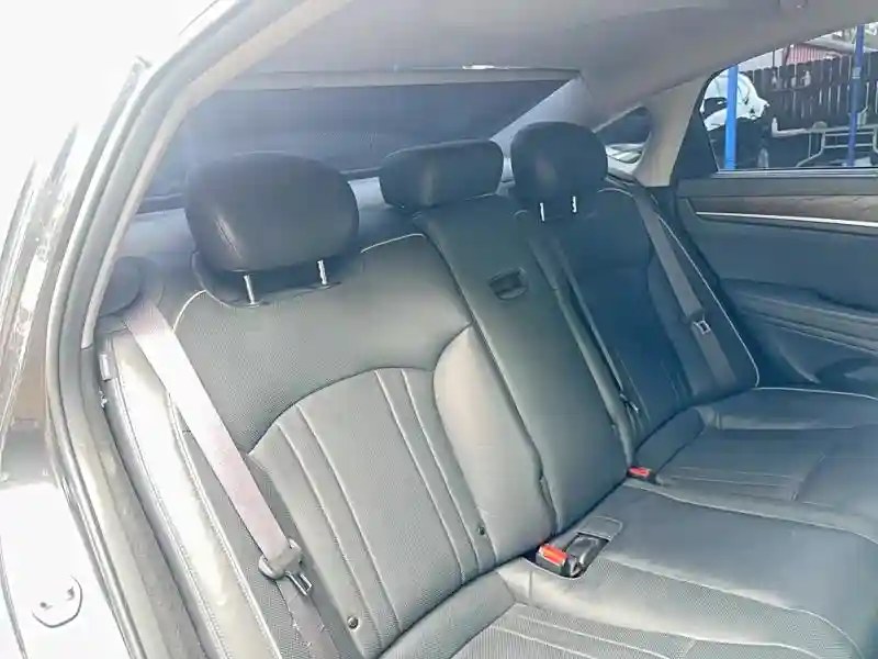 KMHGN4JE0HU210311 2017 GENESIS G80-5