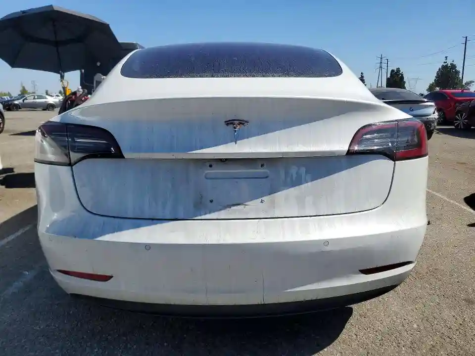 5YJ3E1EA3JF017416 2018 TESLA MODEL 3-5