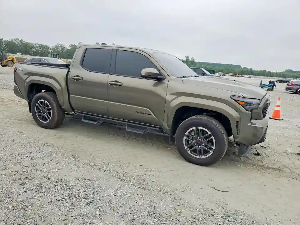 3TMLB5JN8RM056860 2024 TOYOTA TACOMA-3