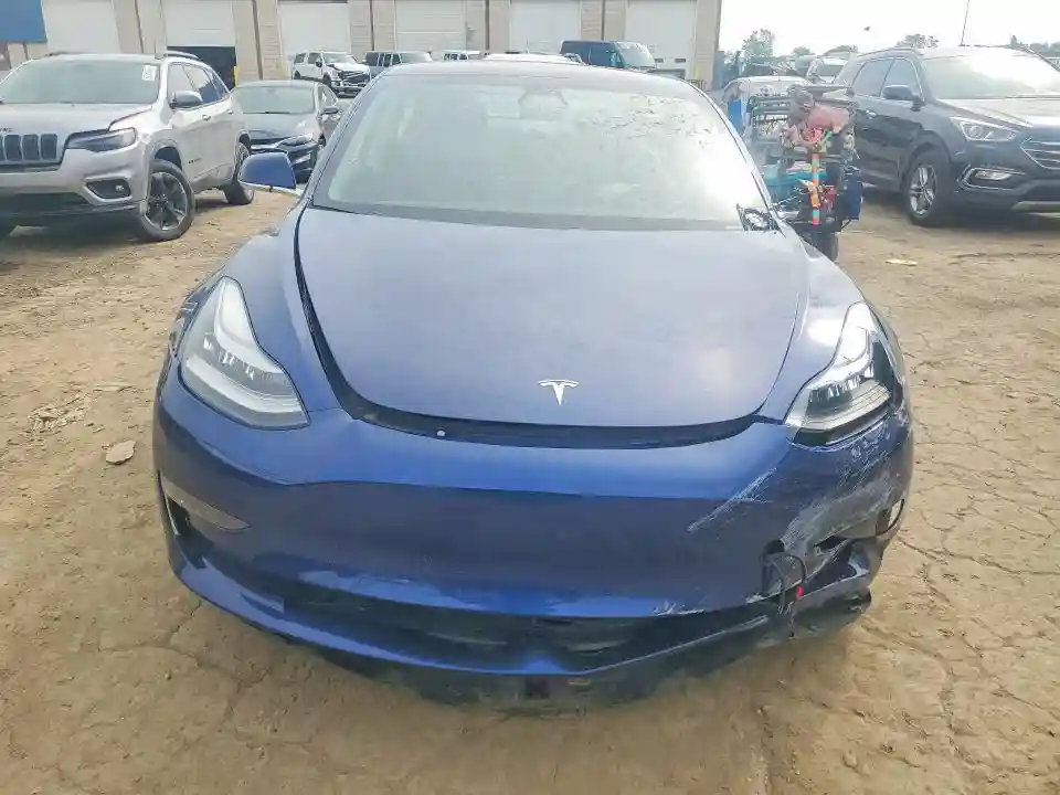 5YJ3E1EB6JF090272 2018 TESLA MODEL 3-4