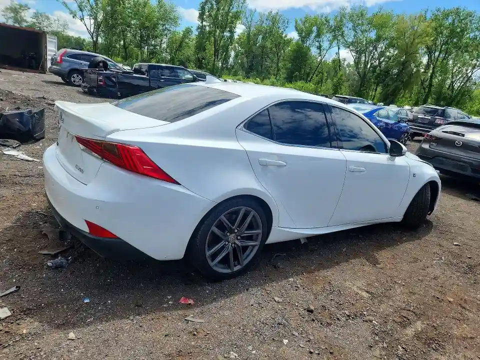 JTHBA1D23J5077746 2018 LEXUS IS-2