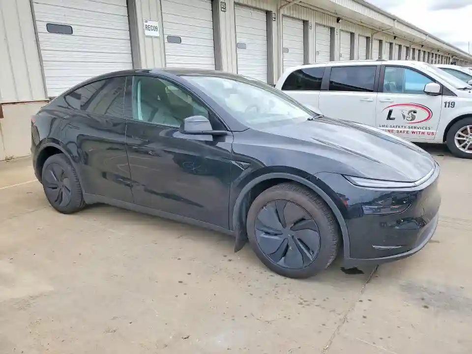 7SAYGDEE6TA488998 2026 TESLA MODEL Y-3