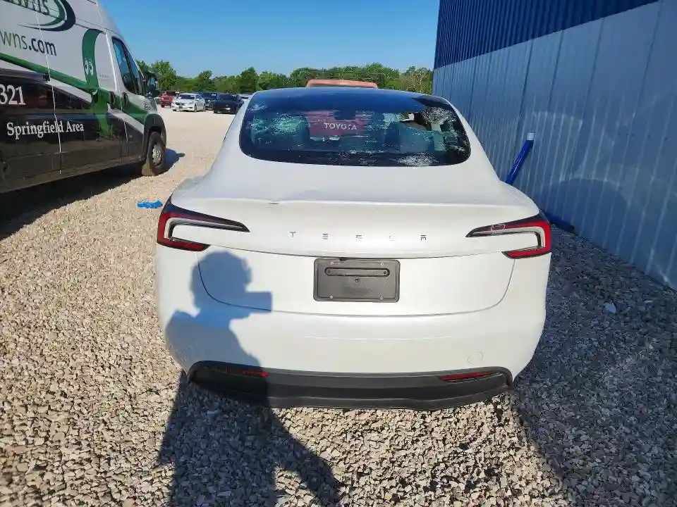 5YJ3E1EA5SF009979 2025 TESLA MODEL 3-5