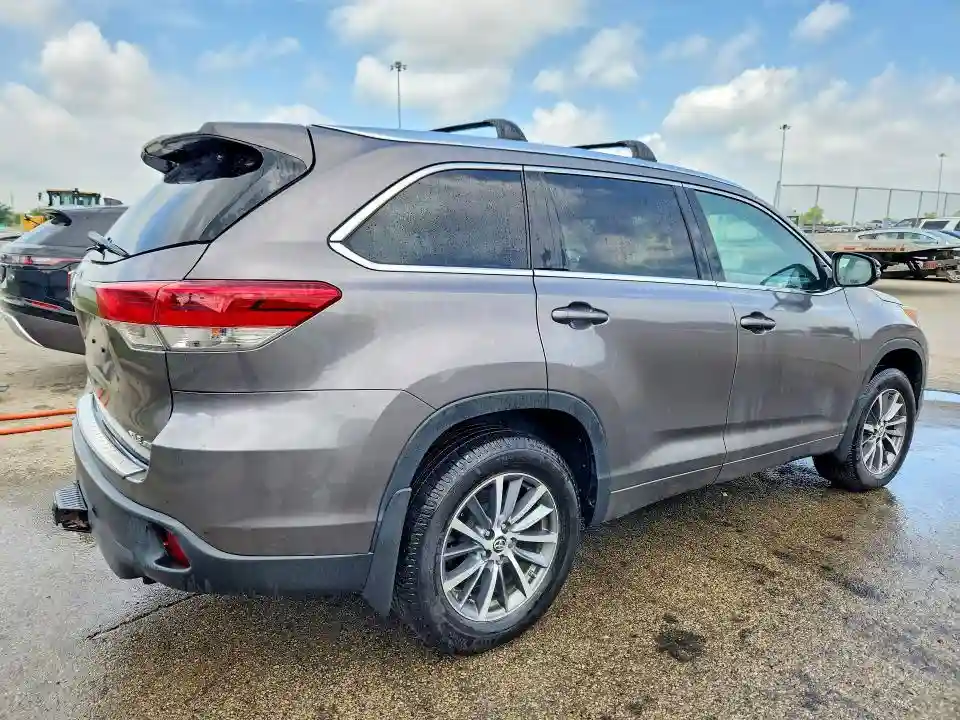 5TDJZRFHXJS556651 2018 TOYOTA HIGHLANDER-2