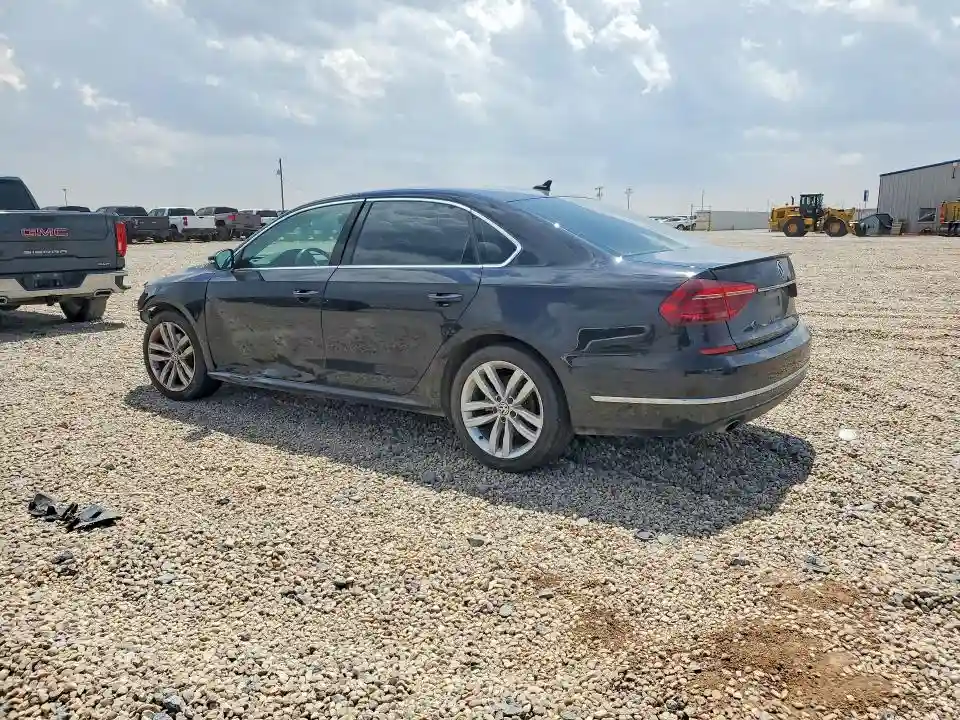 1VWBA7A39JC008215 2018 VOLKSWAGEN PASSAT-1
