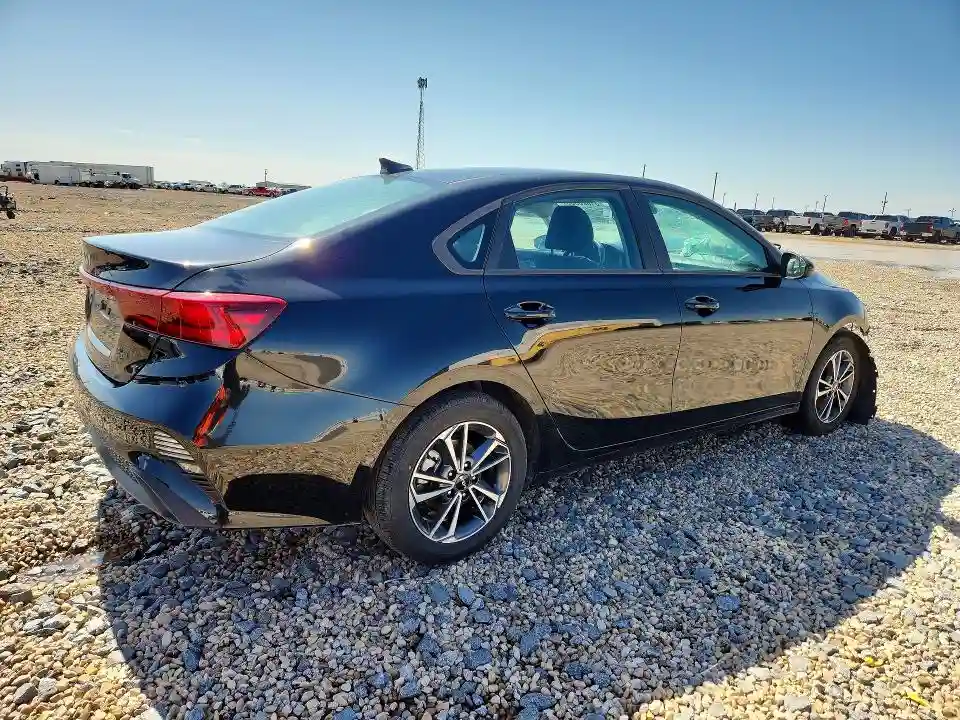 3KPF24AD5PE642759 2023 KIA FORTE LXS-2