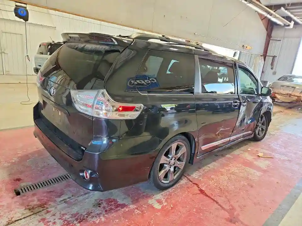 5TDXZ3DC0HS866316 2017 TOYOTA SIENNA-2