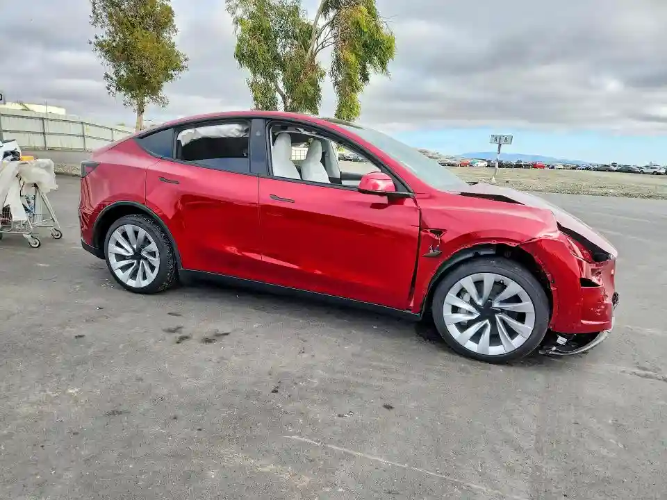 7SAYGDEE4TF514940 2026 TESLA MODEL Y-3