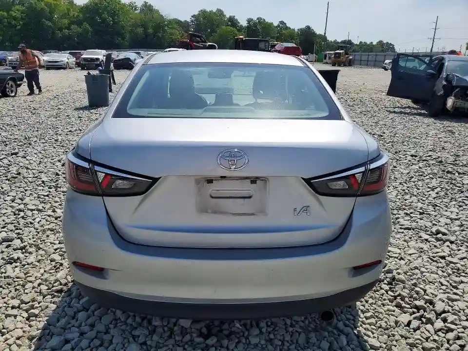 3MYDLBYV5JY325885 2018 TOYOTA YARIS-5