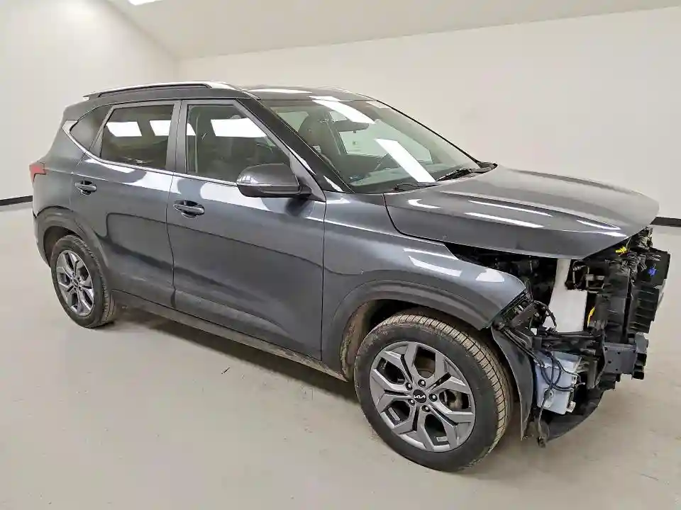 KNDEU2AAXR7476161 2024 KIA SELTOS-3