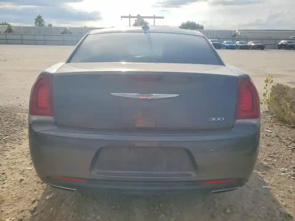 2C3CCAAG0JH317283 2018 CHRYSLER 300-5