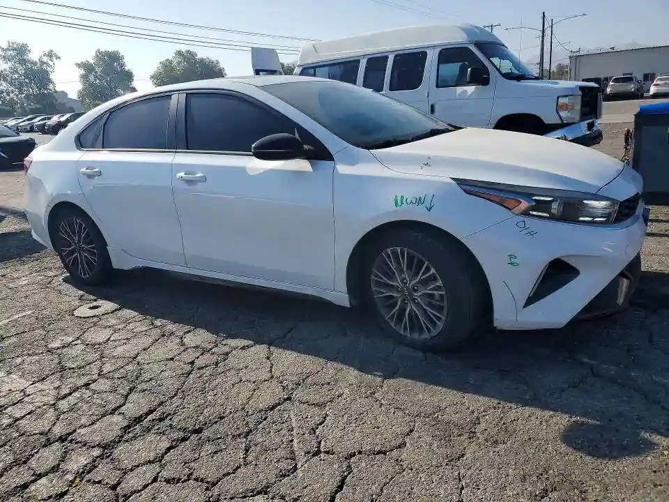 3KPF54AD4NE472270 2022 KIA FORTE-3