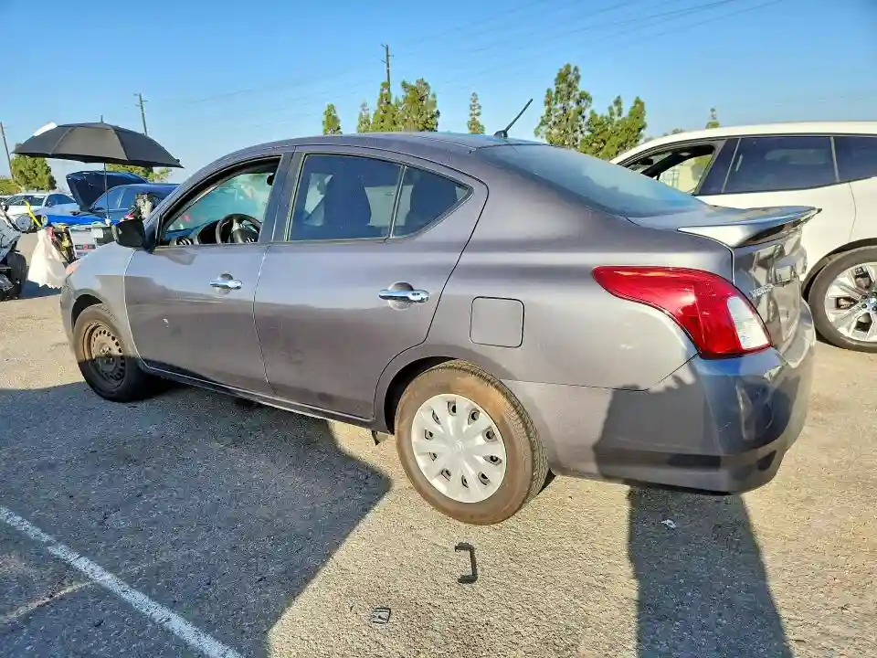3N1CN7AP2JL885067 2018 NISSAN VERSA-1
