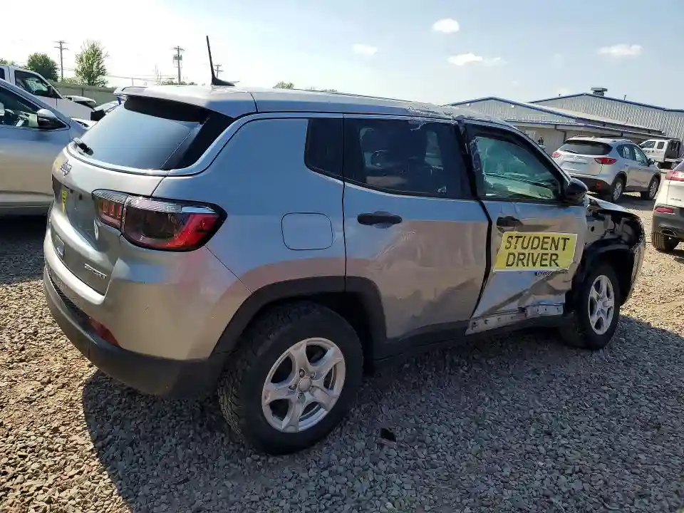 3C4NJDAB3NT172351 2022 JEEP COMPASS-2