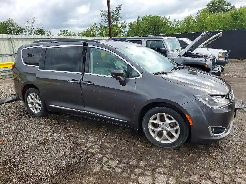 2C4RC1BG8HR816261 2017 CHRYSLER PACIFICA-3
