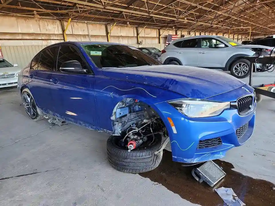WBA8B7C58JA411894 2018 BMW 3 SERIES-3