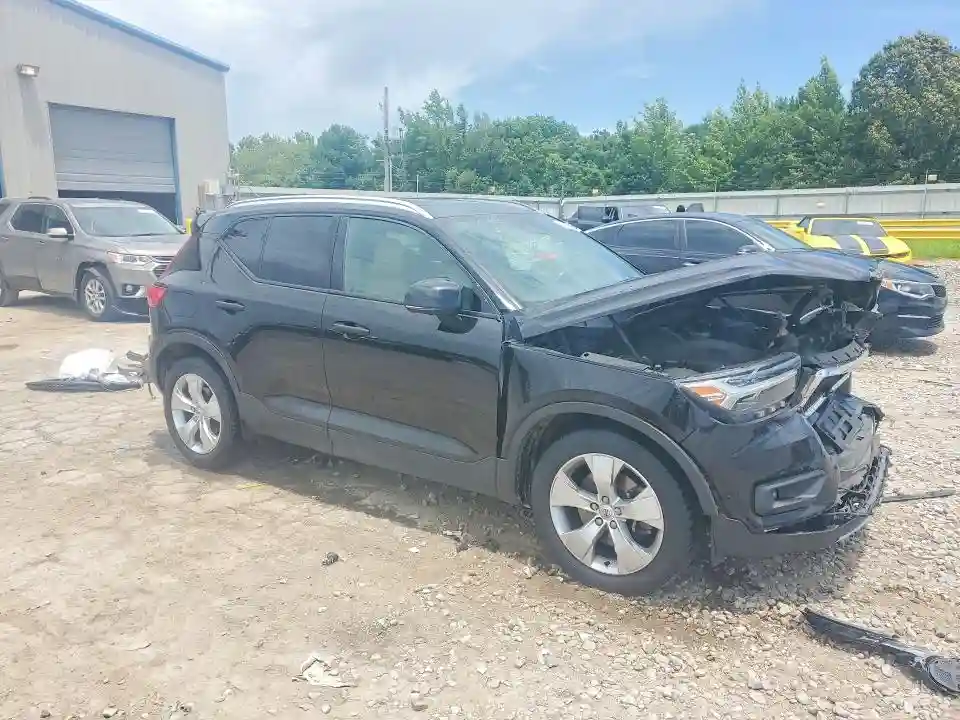 YV4162UK2K2053068 2019 VOLVO XC40-3