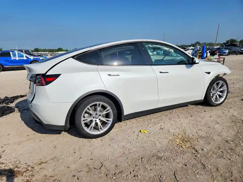 7SAYGAEE8PF933944 2023 TESLA MODEL Y-2
