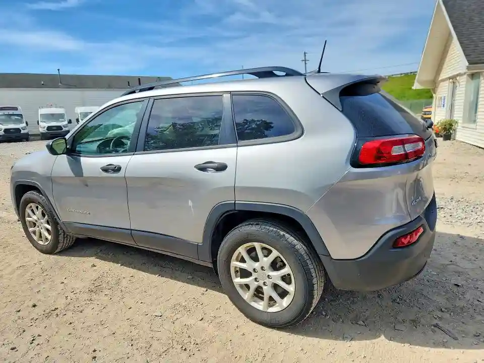 1C4PJMAB1GW305582 2016 JEEP CHEROKEE-1