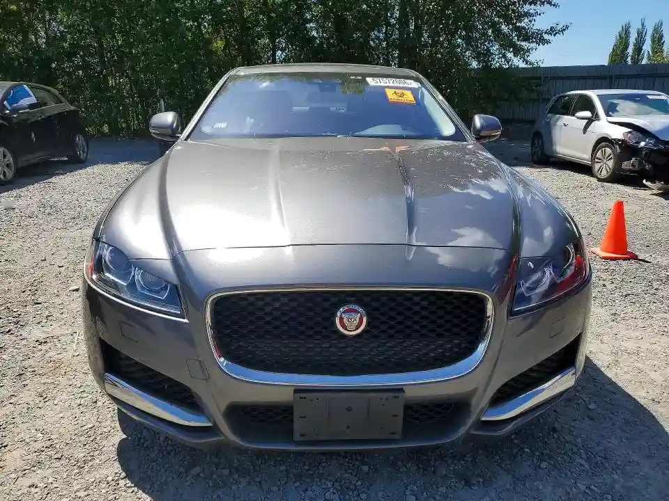 SAJBD4BV4HCY32658 2017 JAGUAR XF-4