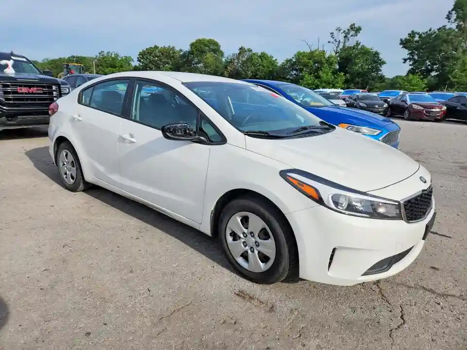 3KPFK4A79JE235657 2018 KIA FORTE-3